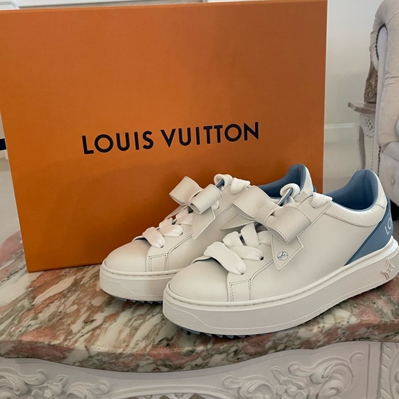 Shoes - Picture 2 of 14